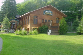 Отель Auberge Alpine Inn  Сент Адкл